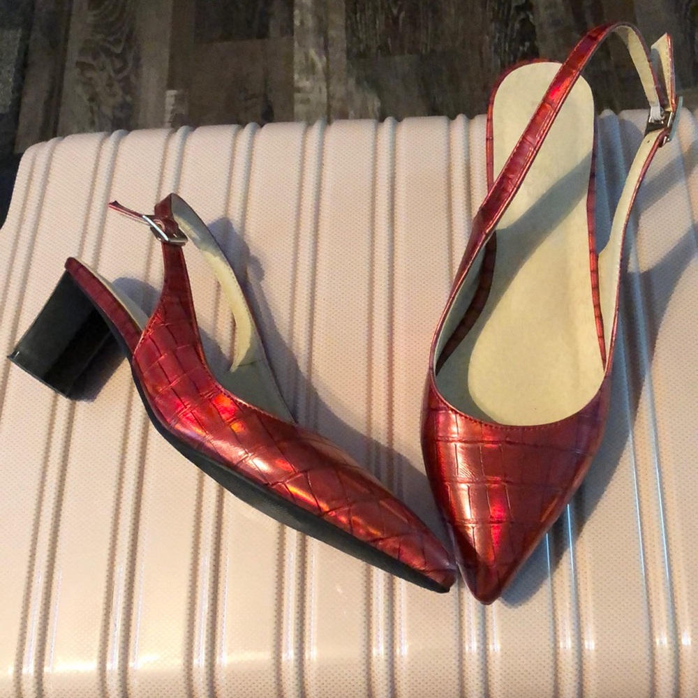 NWOB red block heel sling backs